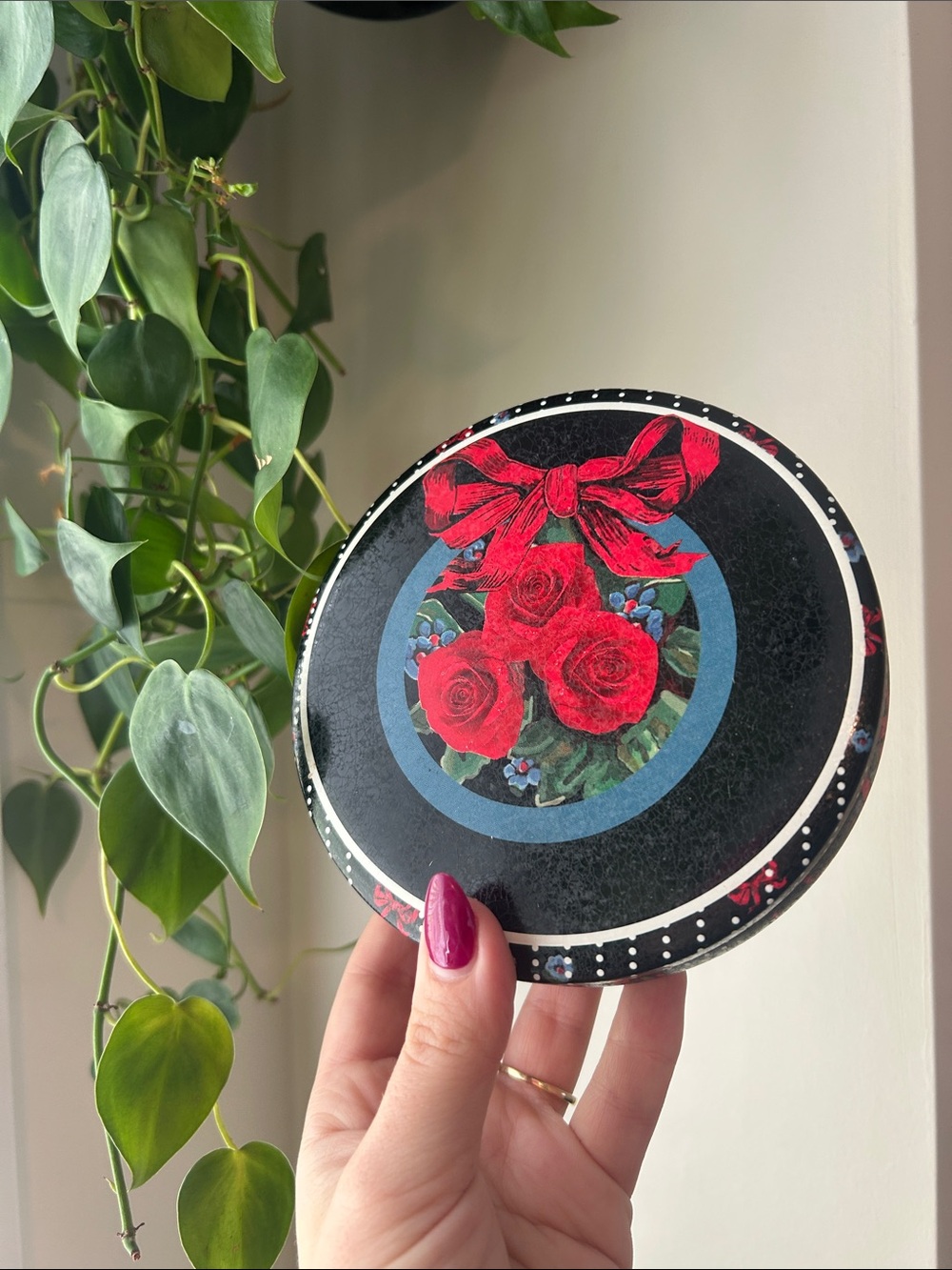 Vintage Nobel Hall Floral Metal Tin Bow and Roses